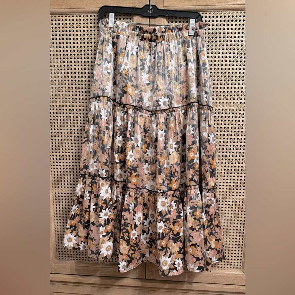 MOODIE Cottagecore Floral  Skirt Size M
Tiered